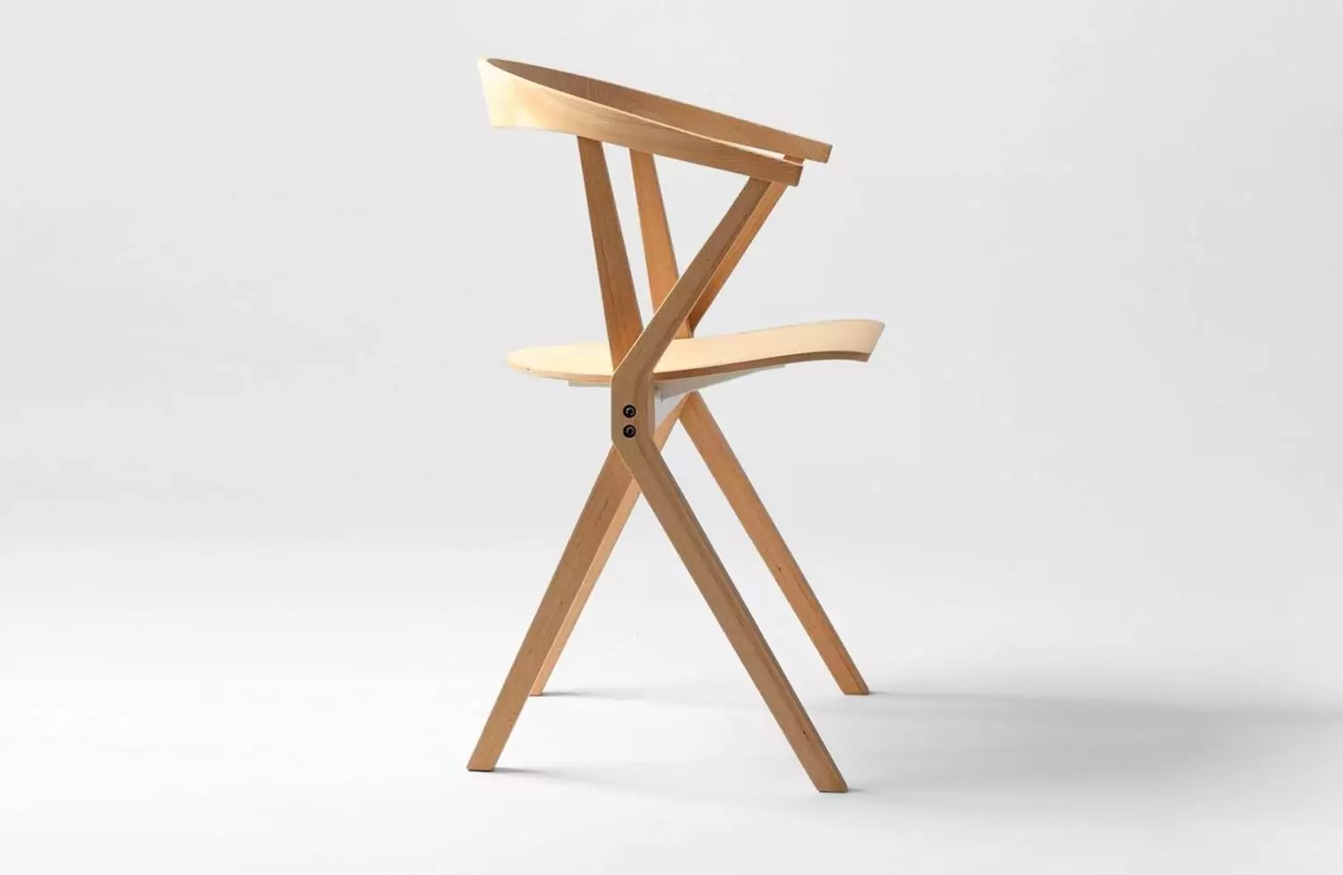 Silla Chair B en fresno natural de Konstantin Grcic